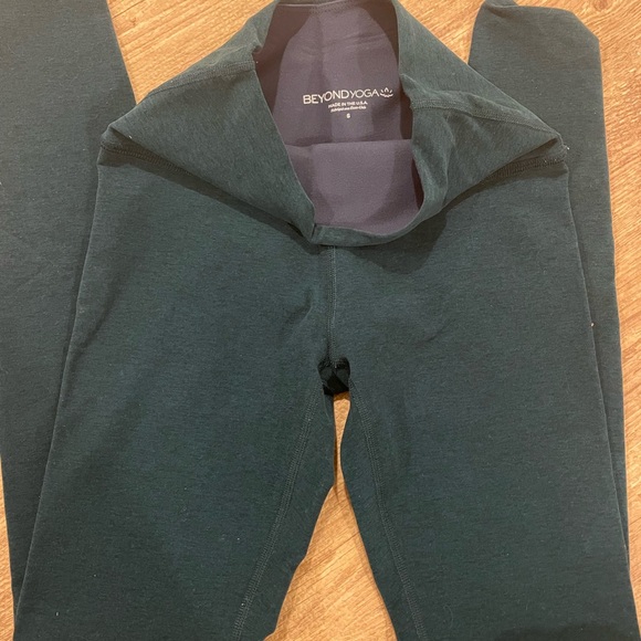 Beyond yoga size small green - Picture 2 of 2